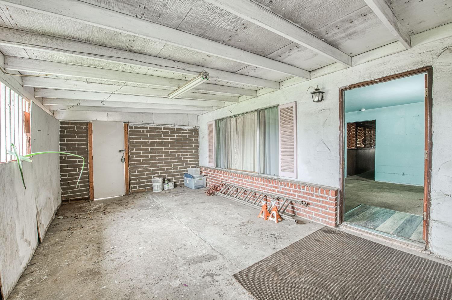 33 W Birch Ave, Pinedale, CA 93650