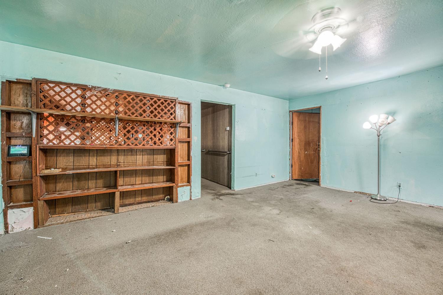 33 W Birch Ave, Pinedale, CA 93650