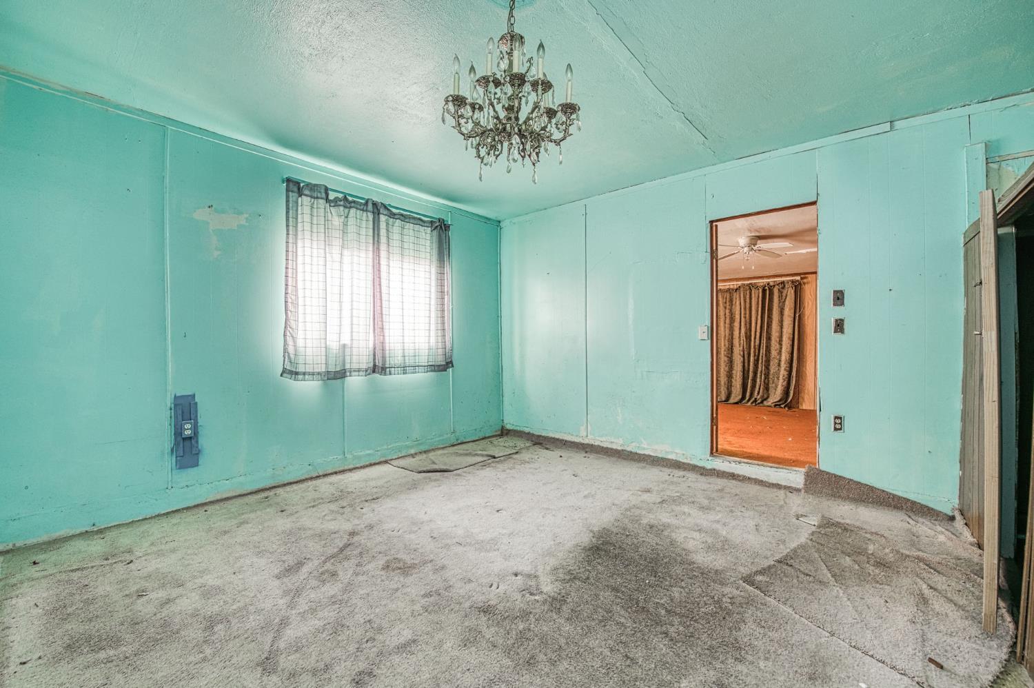 33 W Birch Ave, Pinedale, CA 93650