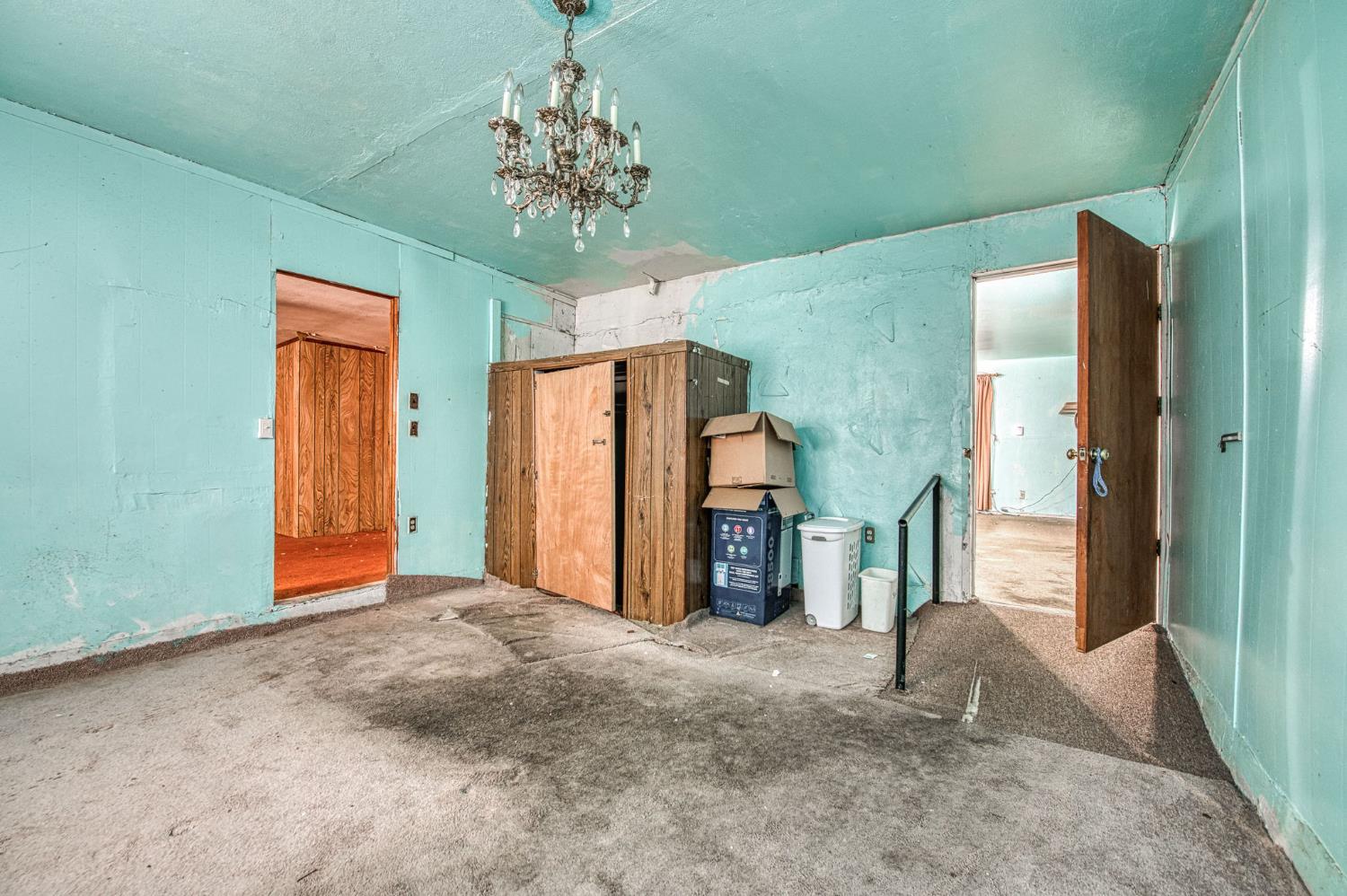 33 W Birch Ave, Pinedale, CA 93650