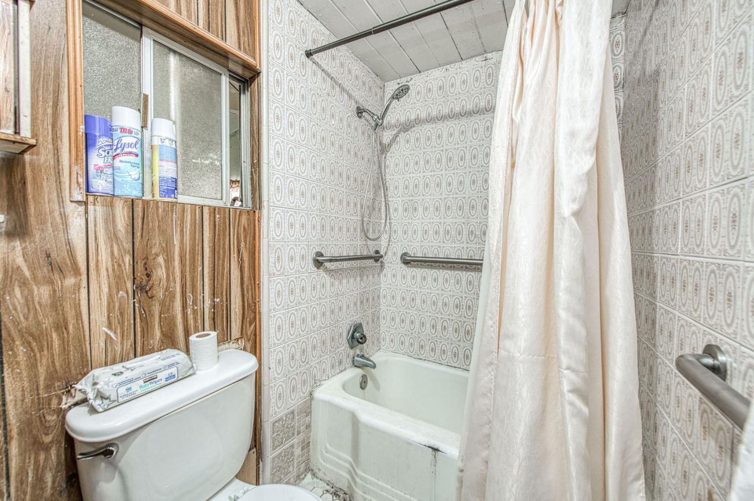 33 W Birch Ave, Pinedale, CA 93650