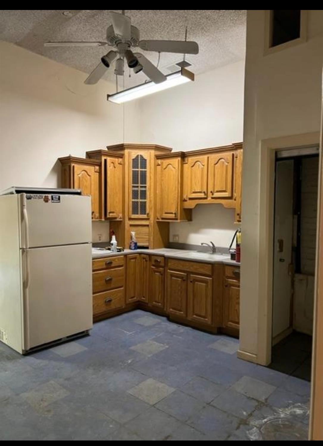 928 N Fresno St, Fresno, CA 93701