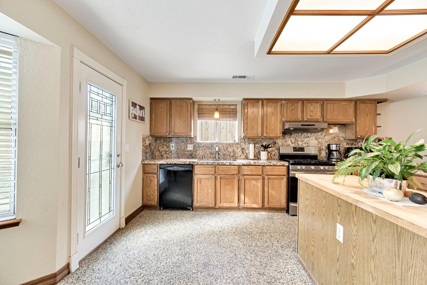 73 Devon Dr, Lemoore, CA 93245