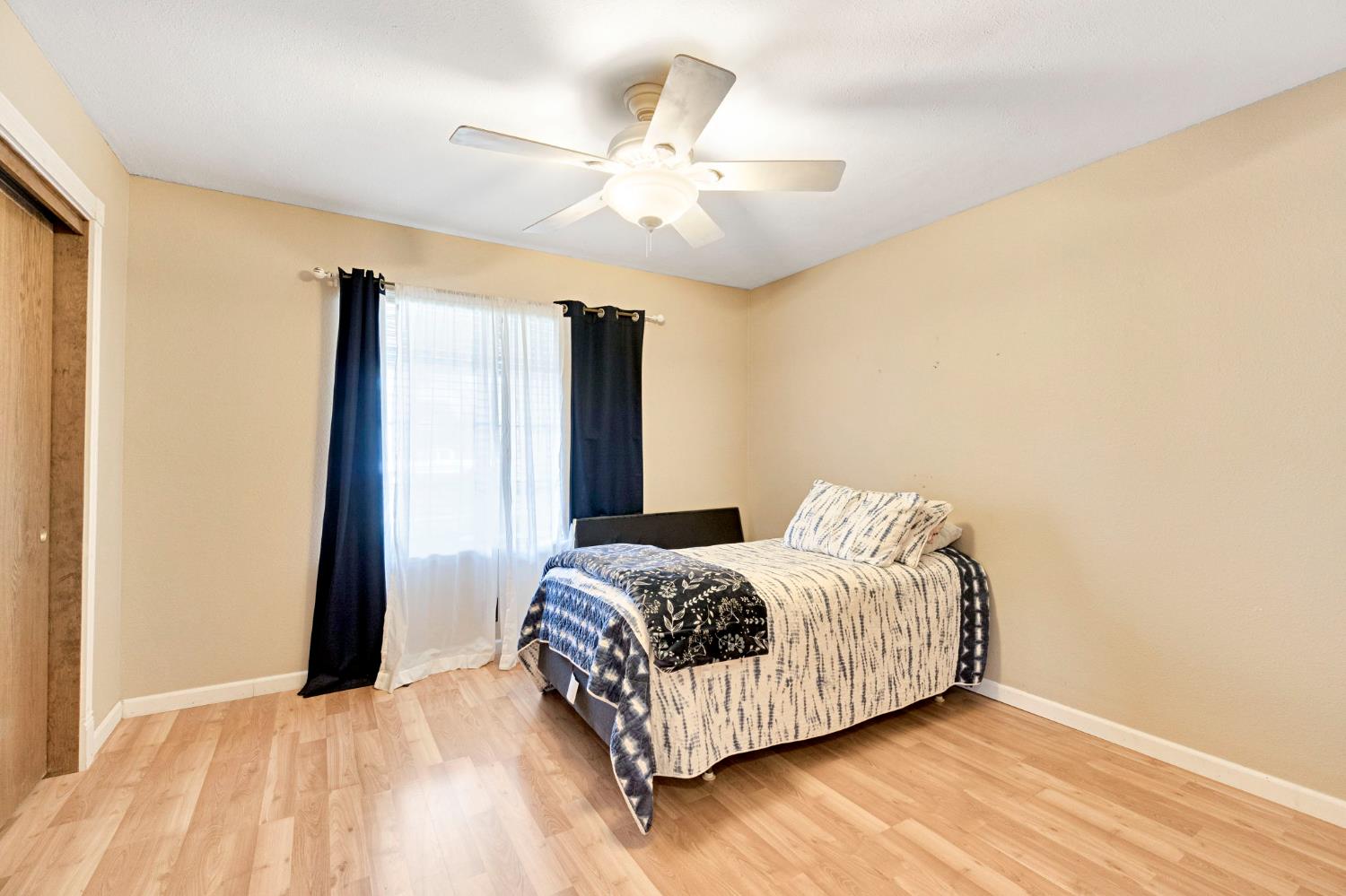 73 Devon Dr, Lemoore, CA 93245