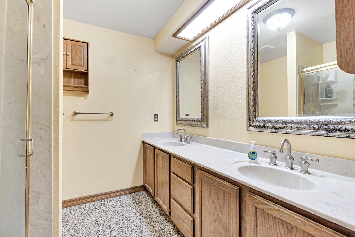 73 Devon Dr, Lemoore, CA 93245