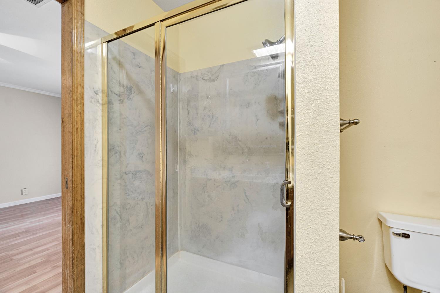 73 Devon Dr, Lemoore, CA 93245