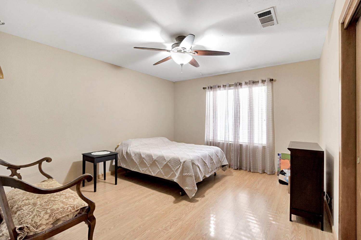 73 Devon Dr, Lemoore, CA 93245