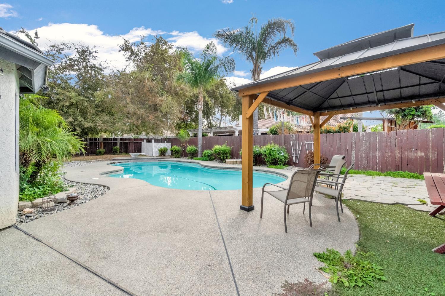 73 Devon Dr, Lemoore, CA 93245