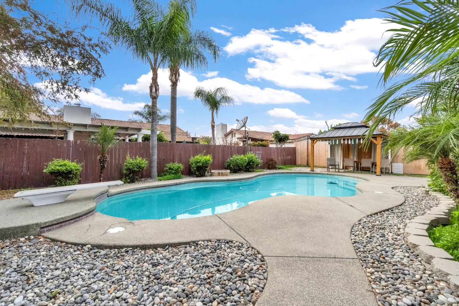 73 Devon Dr, Lemoore, CA 93245