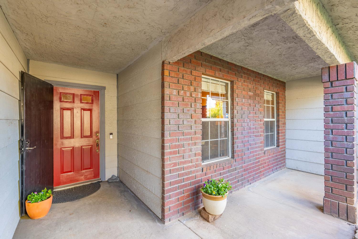 6107 N Tamera Ave, Fresno, CA 93711