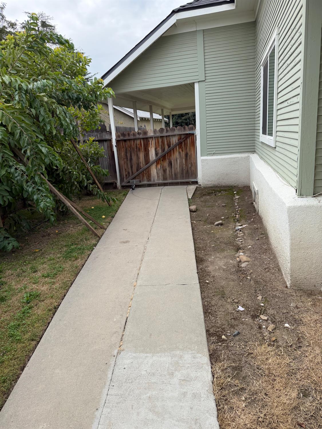 1044 K St, Reedley, CA 93654