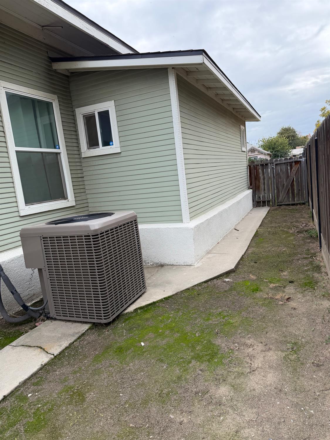 1044 K St, Reedley, CA 93654