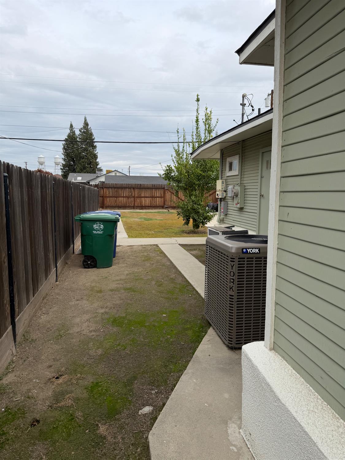 1044 K St, Reedley, CA 93654