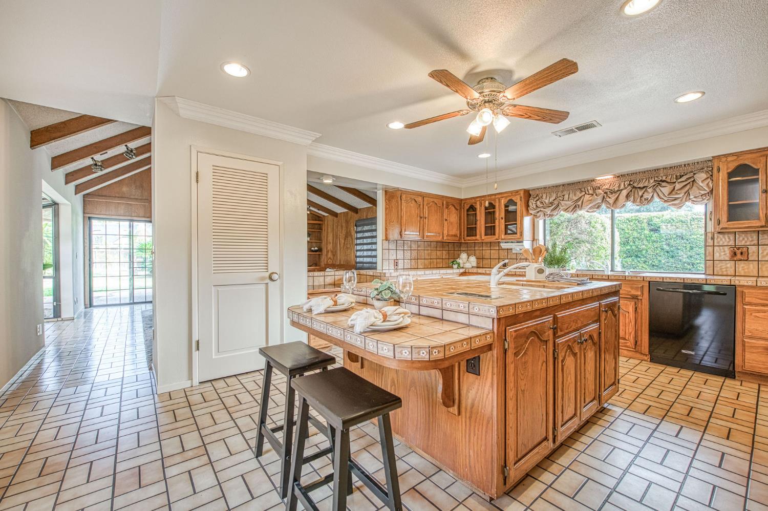 5453 E Butler Ave, Fresno, CA 93727