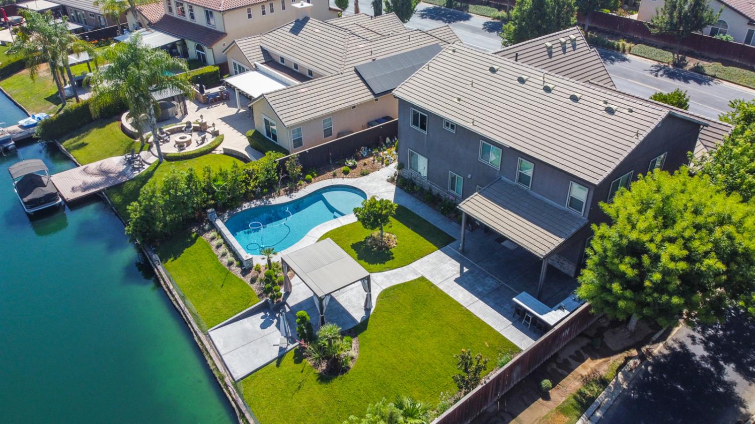 4249 N Waterside Dr, Clovis, CA 93619