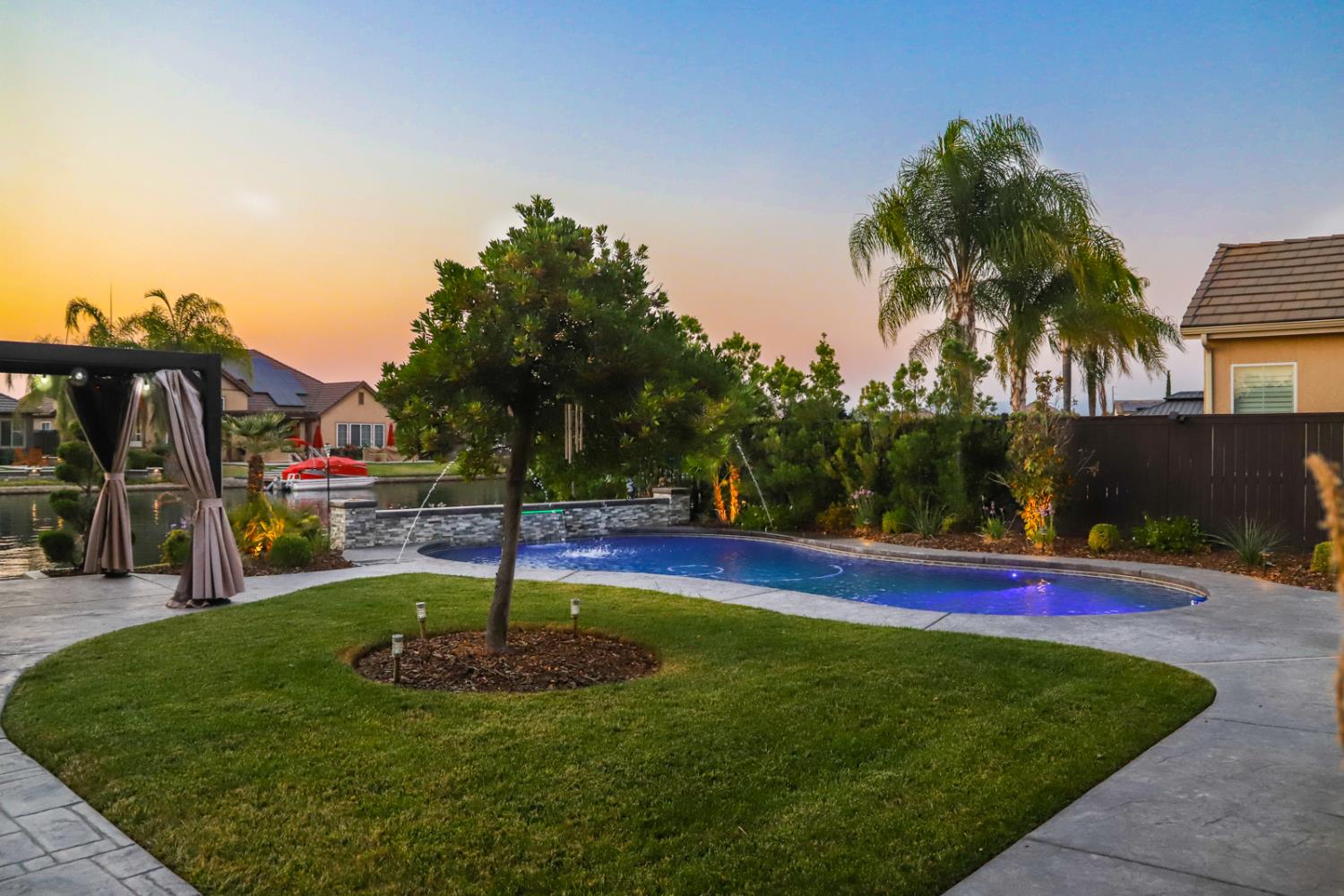 4249 N Waterside Dr, Clovis, CA 93619