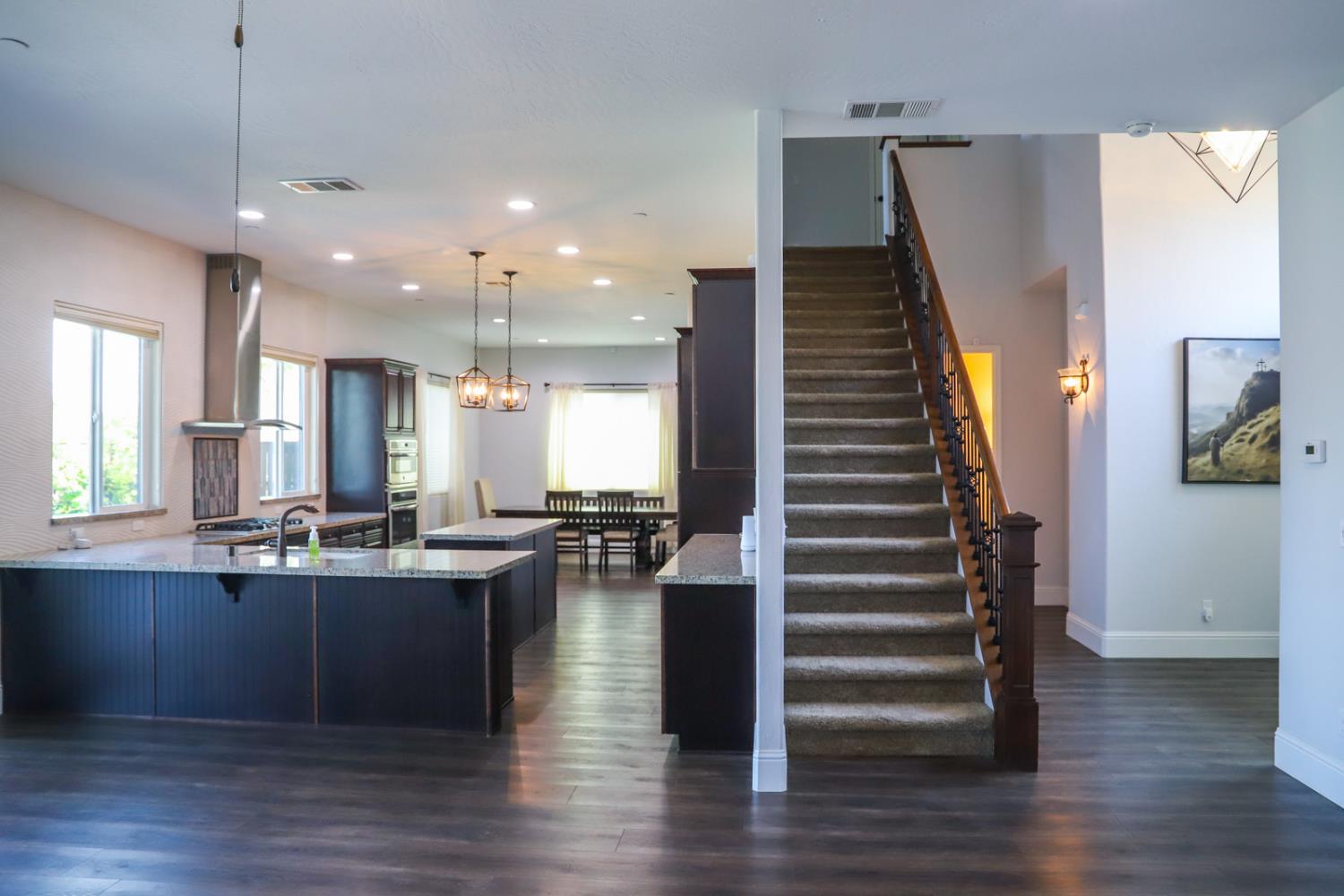 4249 N Waterside Dr, Clovis, CA 93619