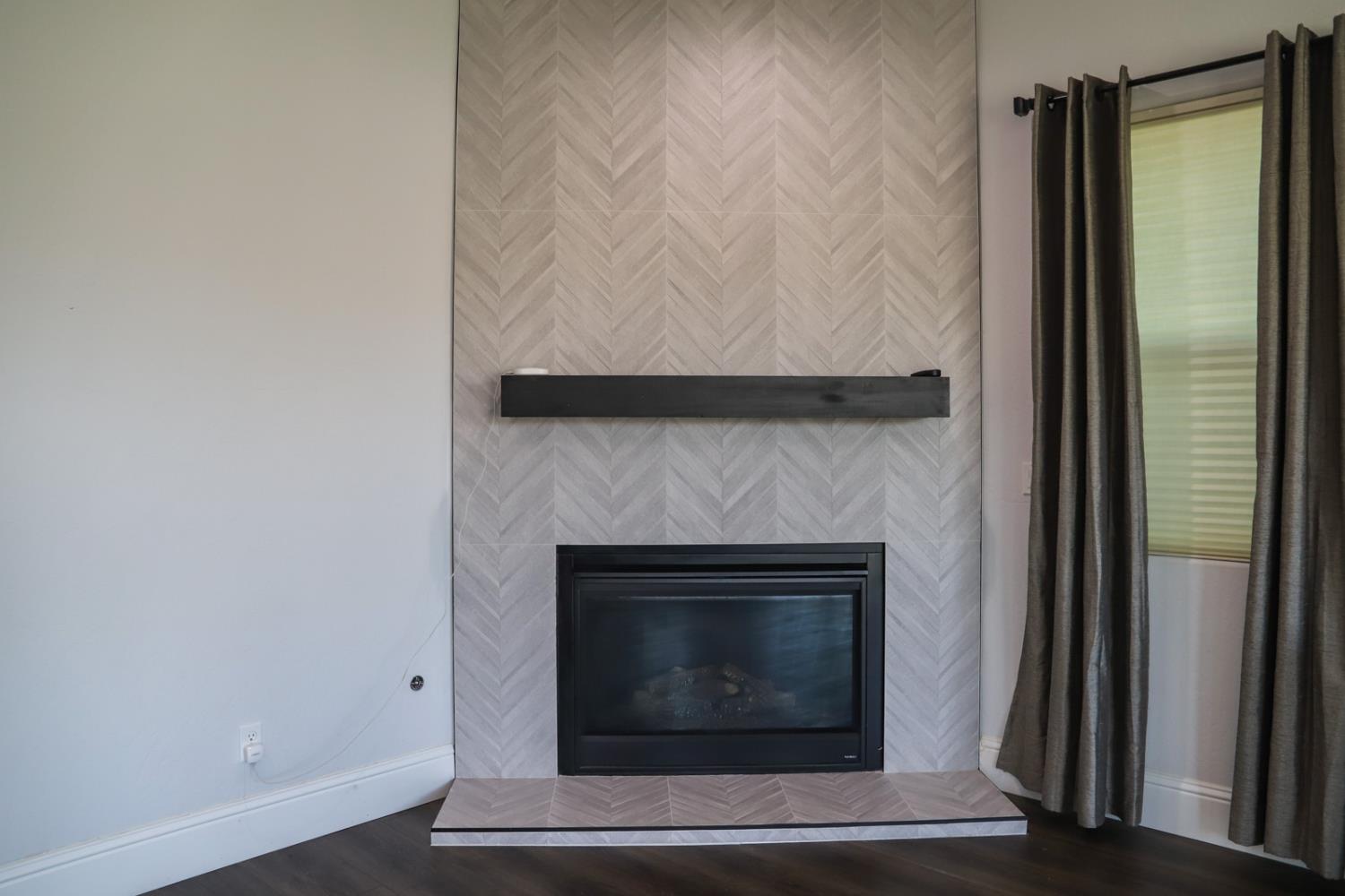 4249 N Waterside Dr, Clovis, CA 93619