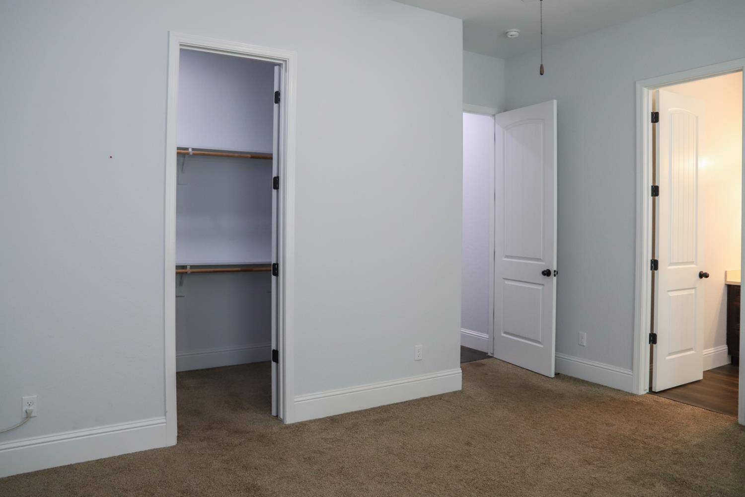 4249 N Waterside Dr, Clovis, CA 93619