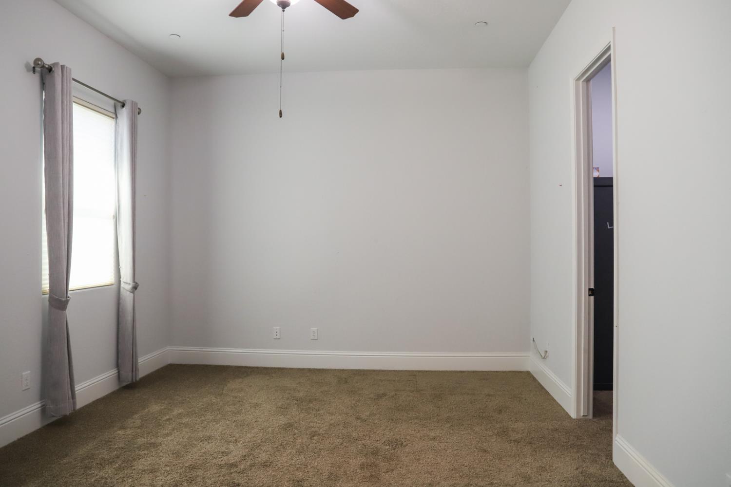 4249 N Waterside Dr, Clovis, CA 93619