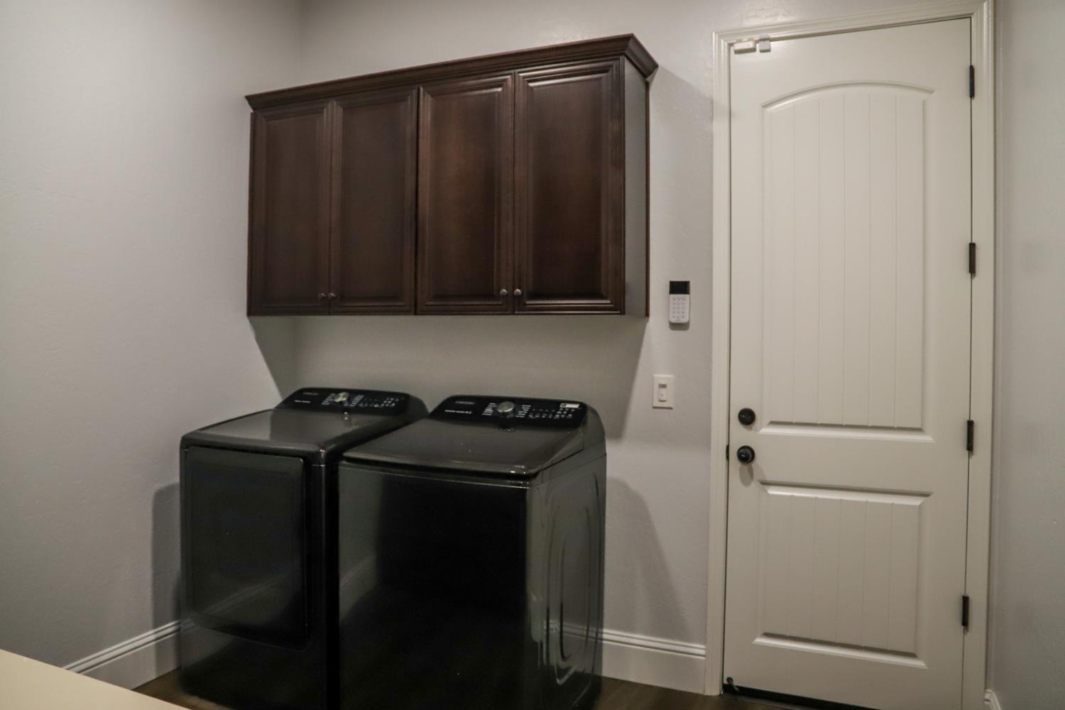 4249 N Waterside Dr, Clovis, CA 93619