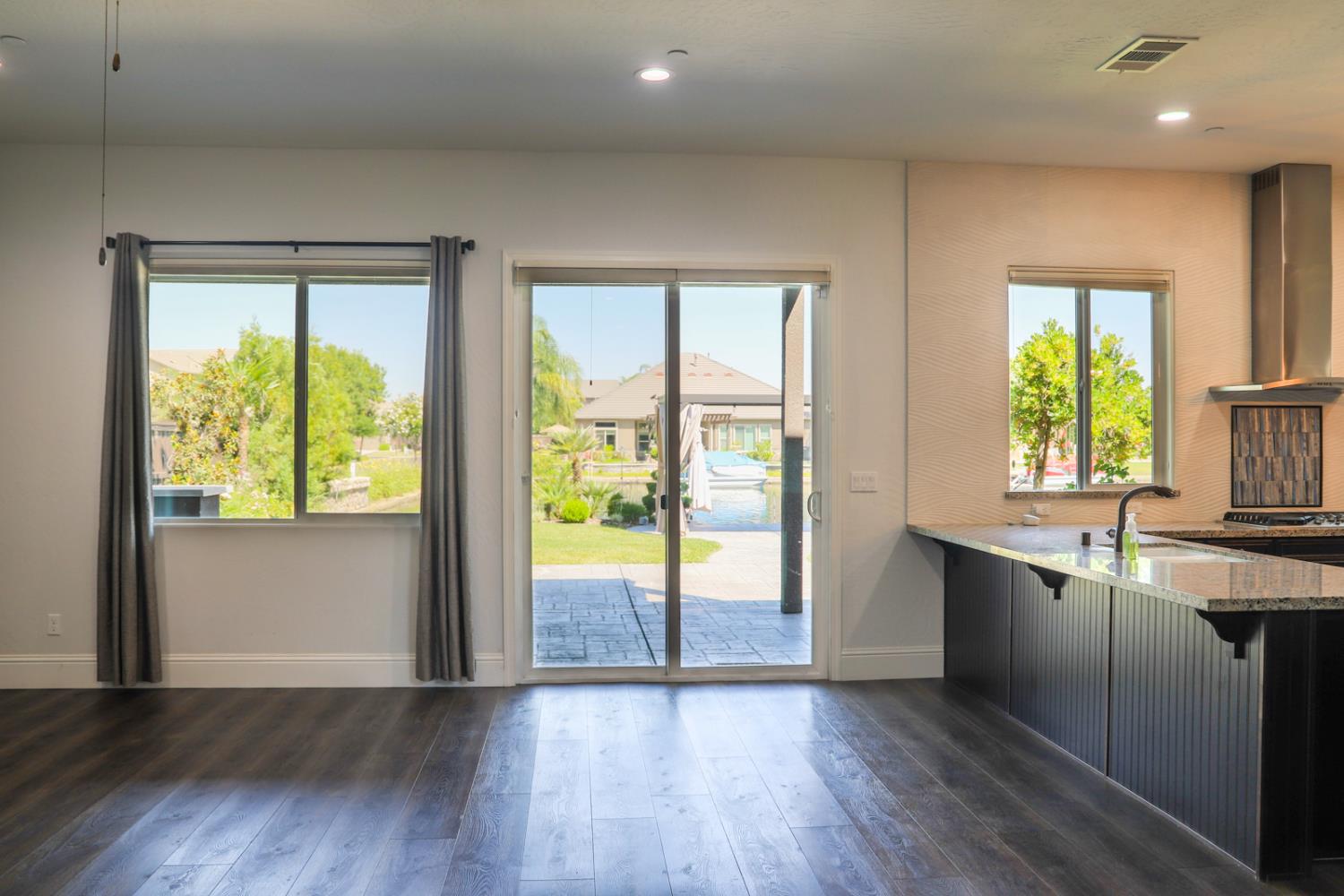 4249 N Waterside Dr, Clovis, CA 93619