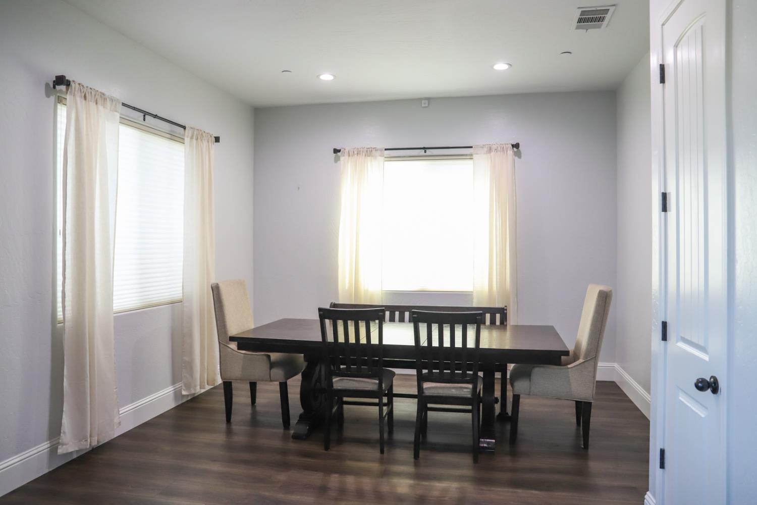 4249 N Waterside Dr, Clovis, CA 93619