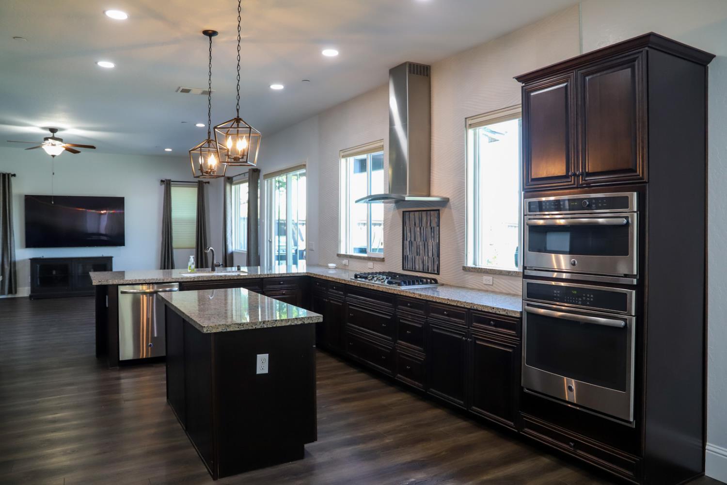 4249 N Waterside Dr, Clovis, CA 93619