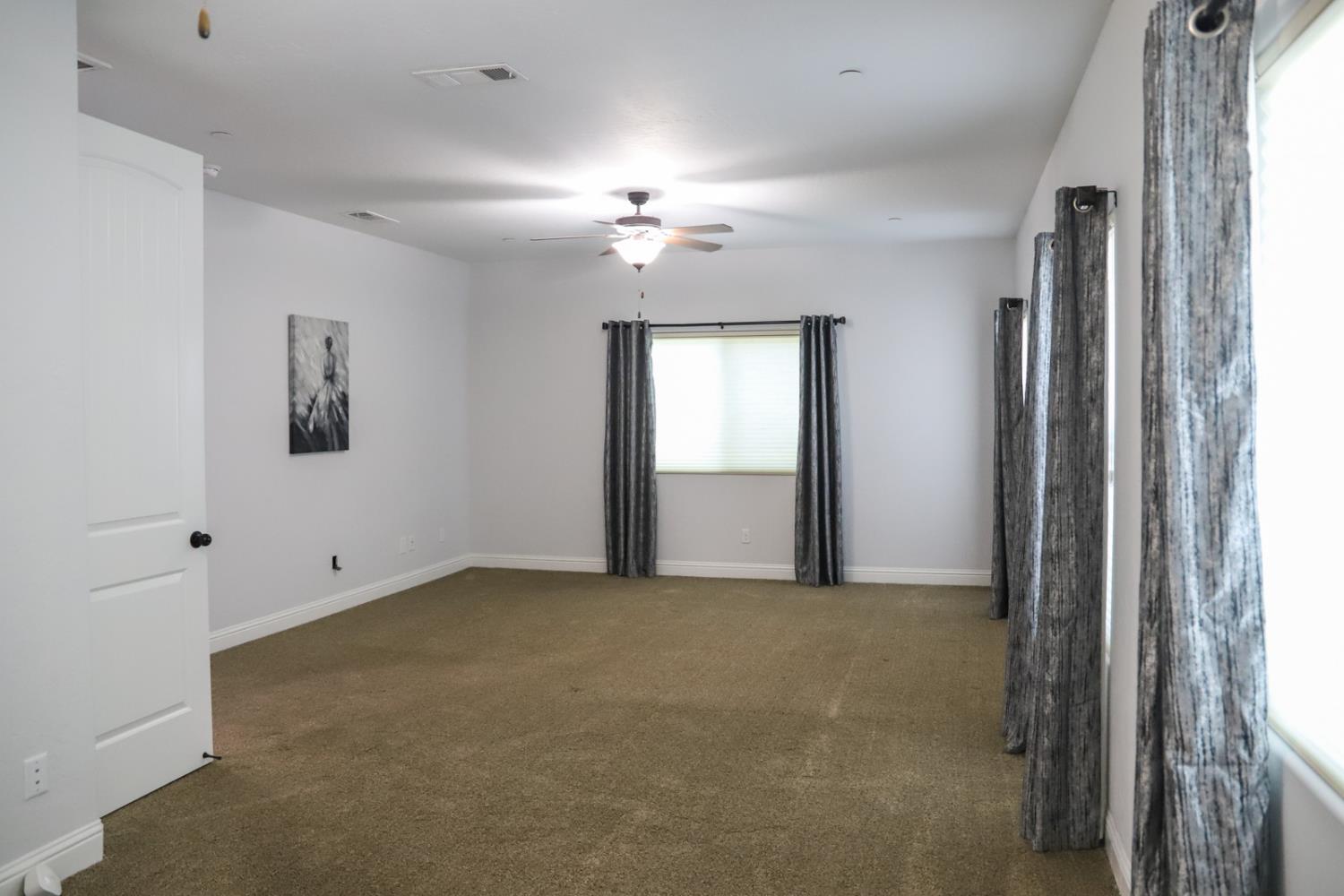 4249 N Waterside Dr, Clovis, CA 93619