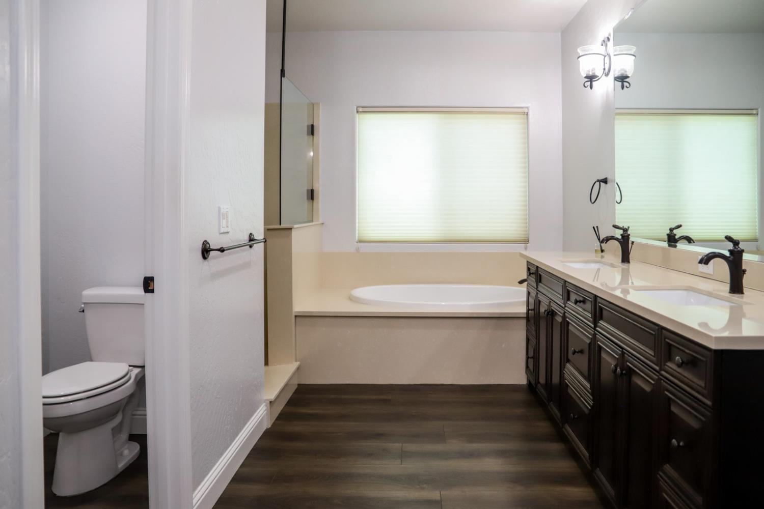 4249 N Waterside Dr, Clovis, CA 93619