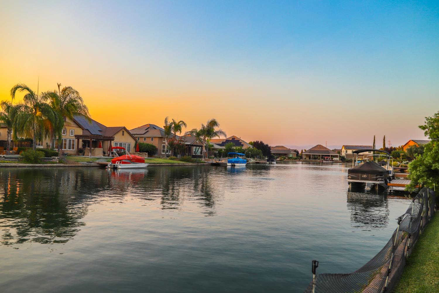 4249 N Waterside Dr, Clovis, CA 93619