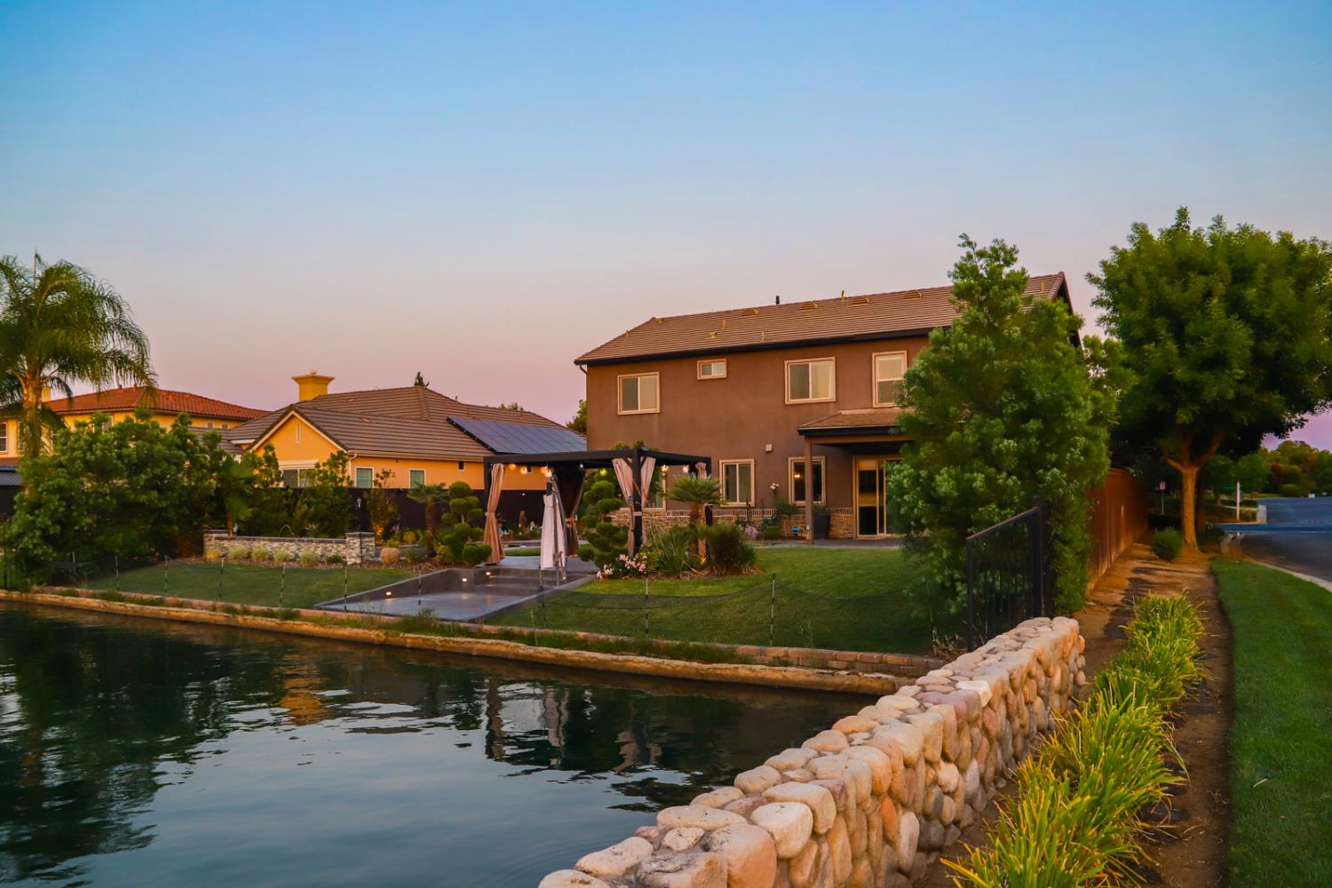 4249 N Waterside Dr, Clovis, CA 93619