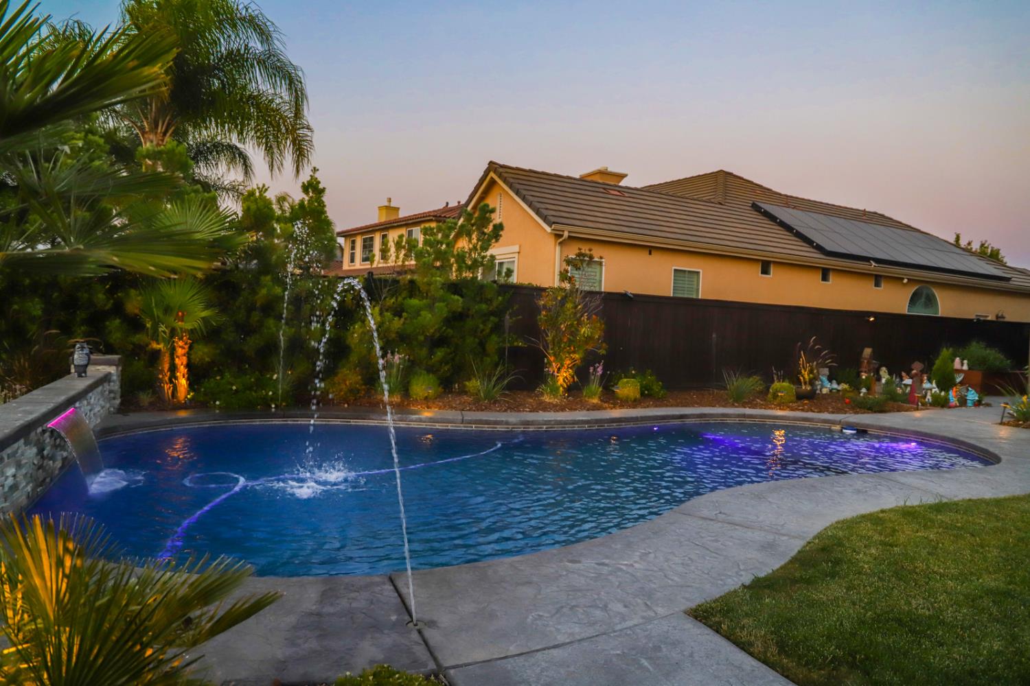4249 N Waterside Dr, Clovis, CA 93619