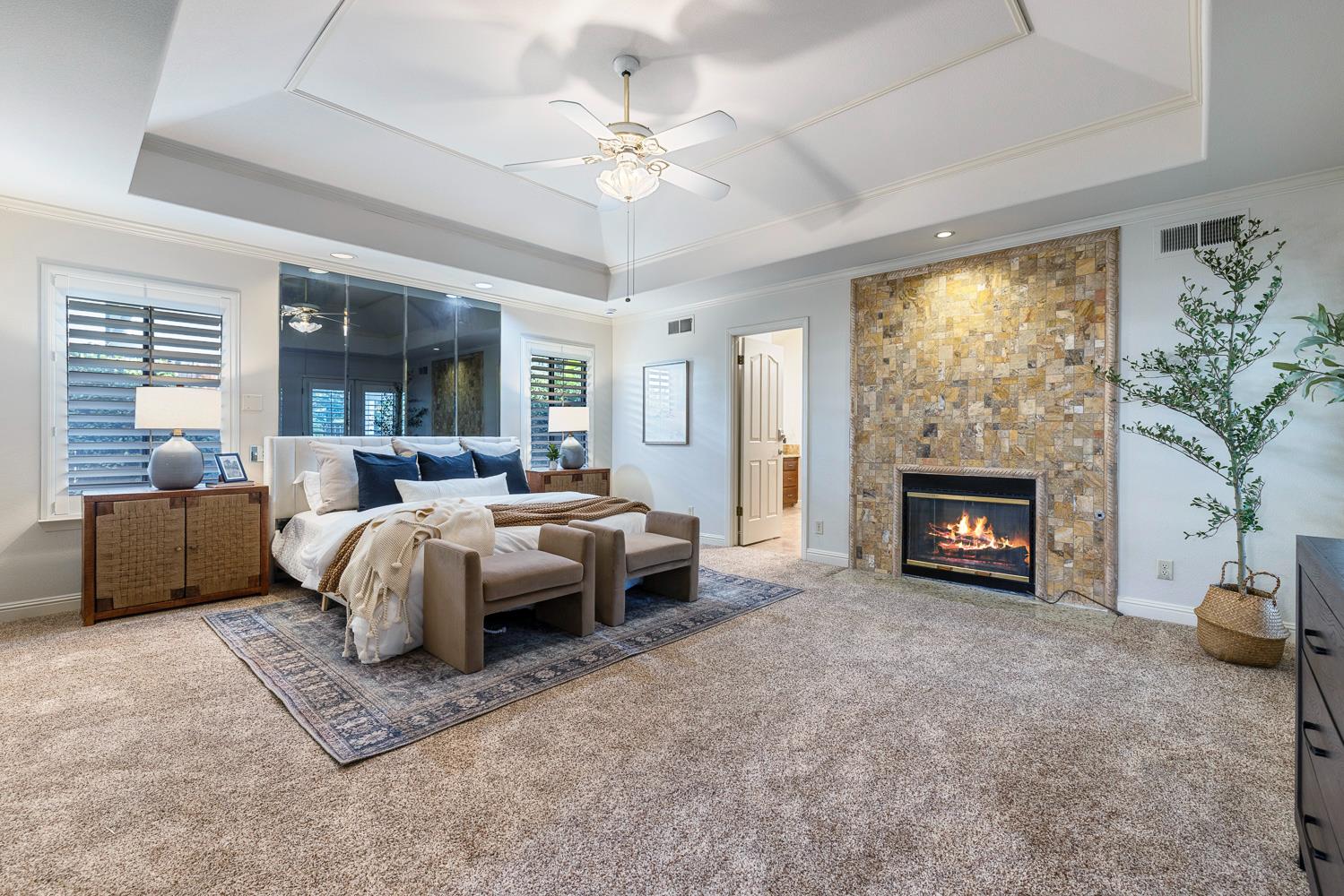 920 E Windsor Cir, Fresno, CA 93720