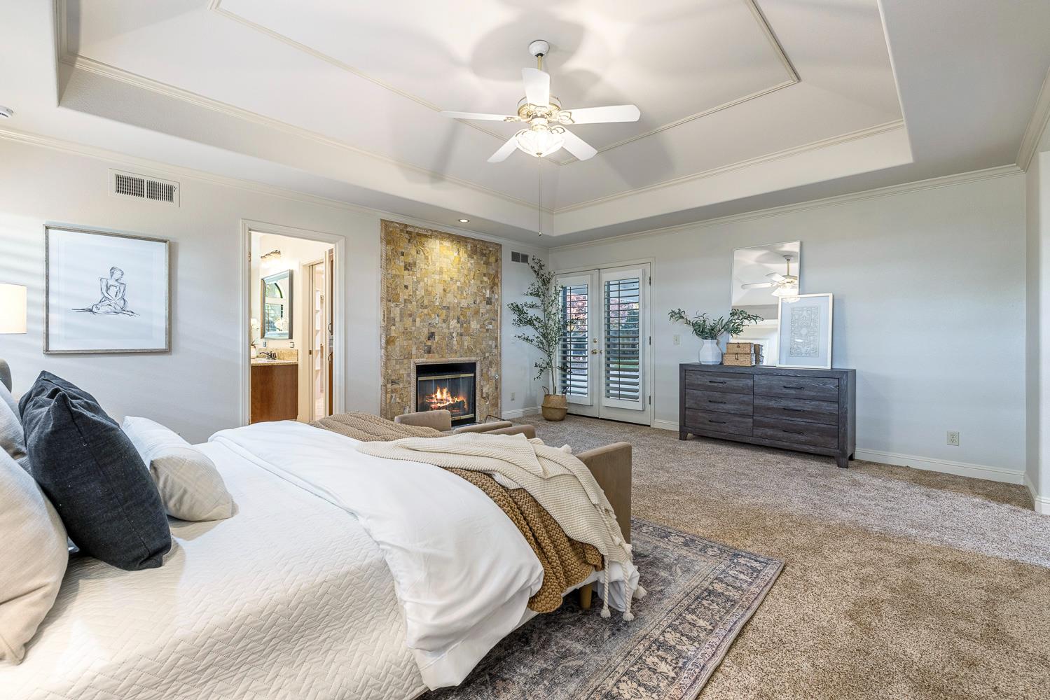 920 E Windsor Cir, Fresno, CA 93720