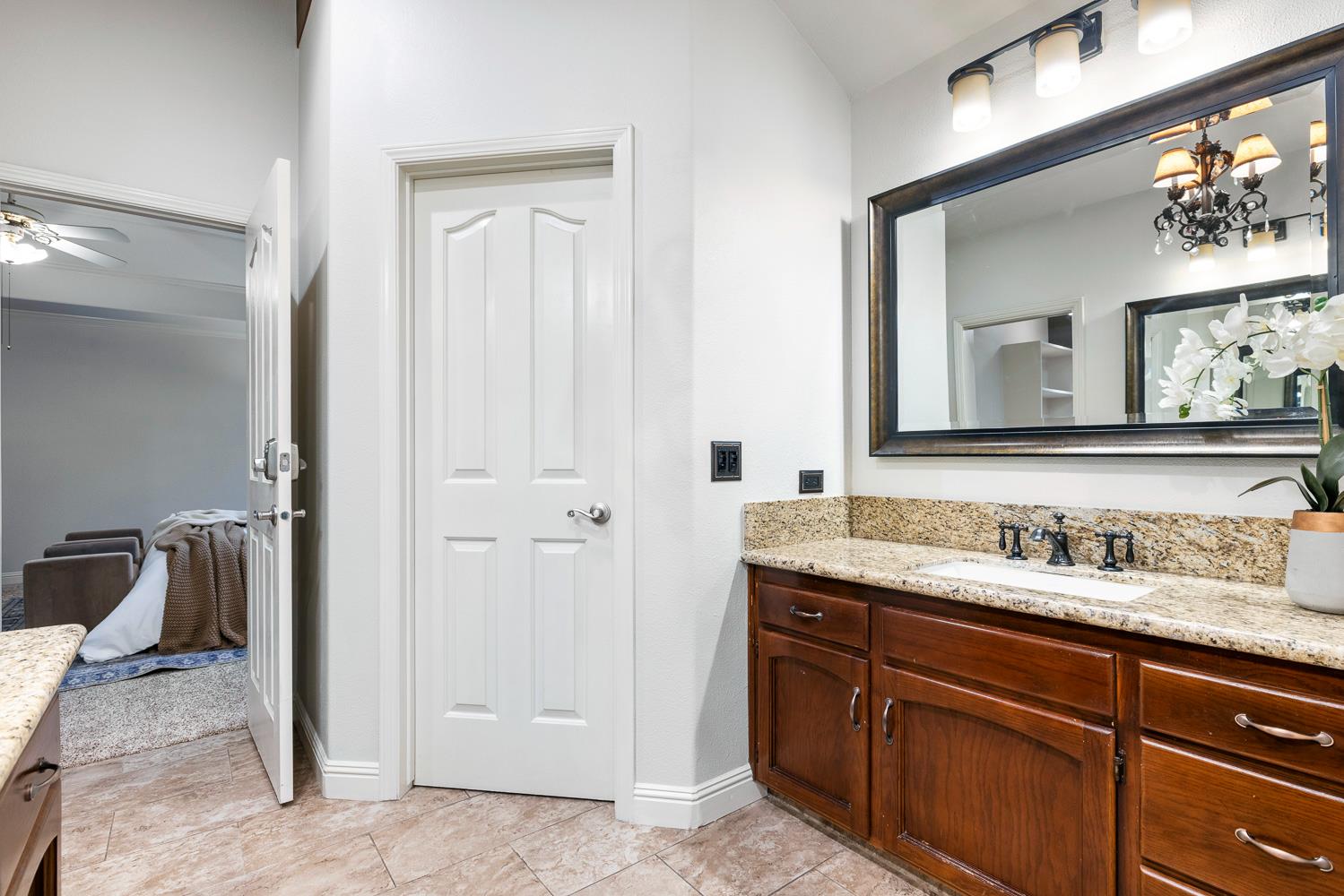 920 E Windsor Cir, Fresno, CA 93720