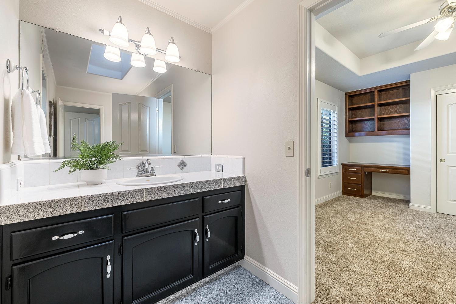 920 E Windsor Cir, Fresno, CA 93720