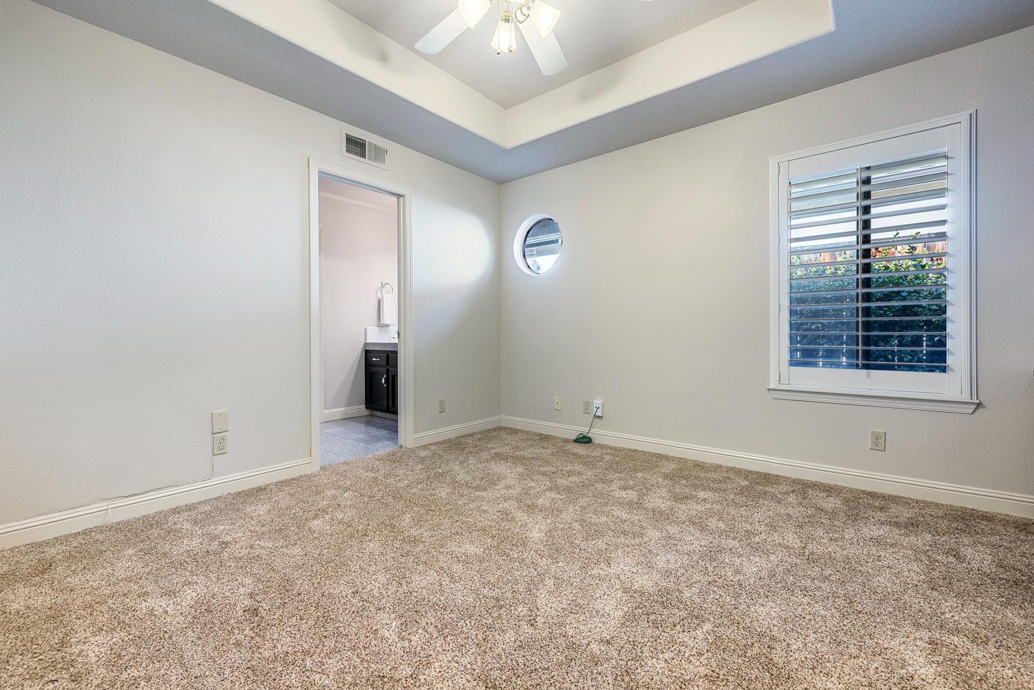 920 E Windsor Cir, Fresno, CA 93720