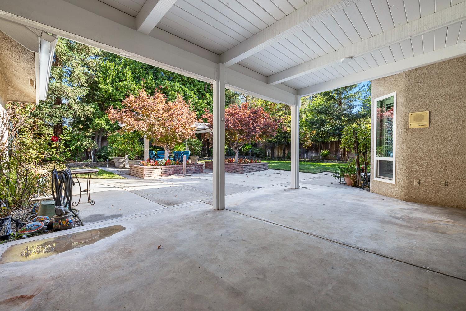 920 E Windsor Cir, Fresno, CA 93720