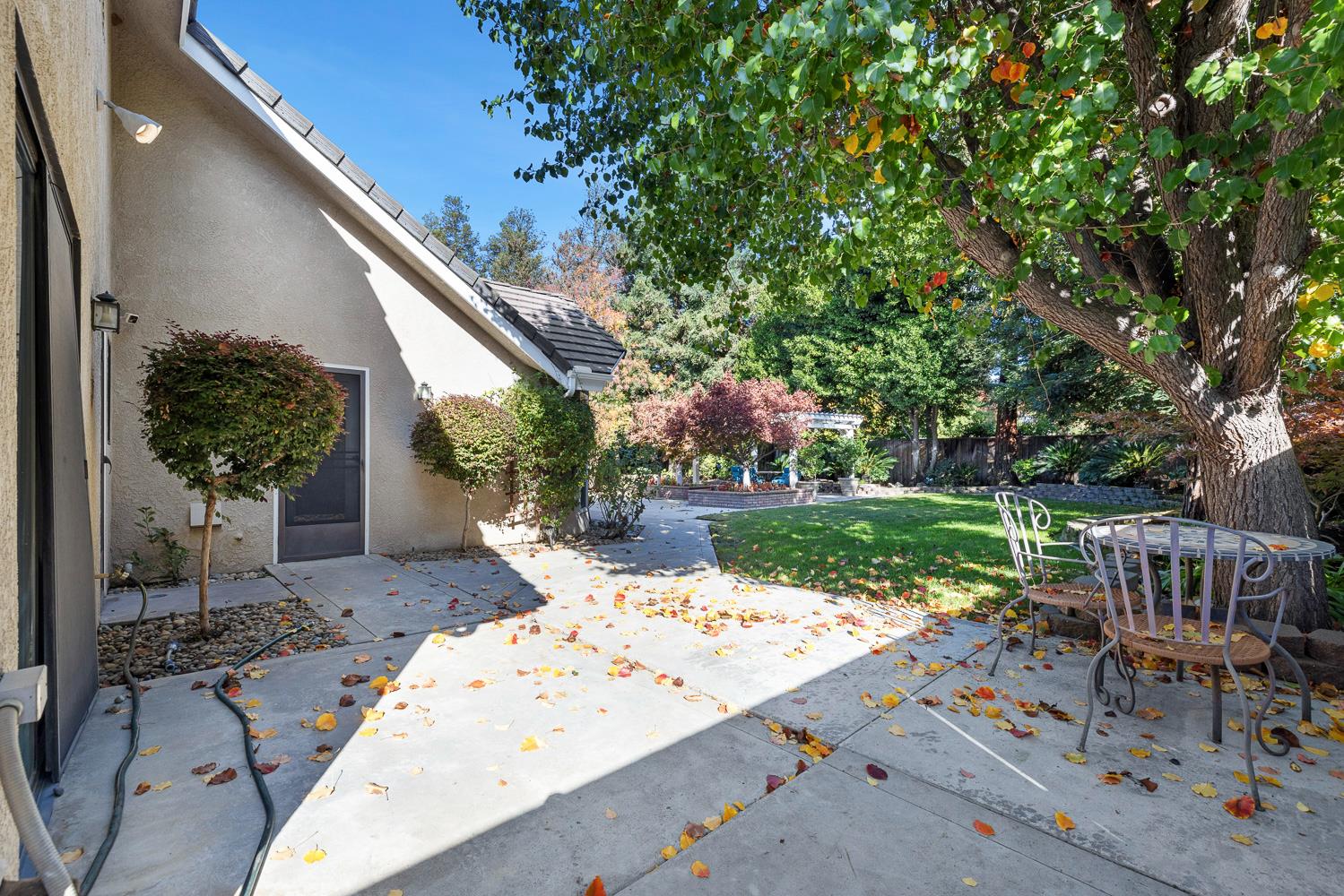 920 E Windsor Cir, Fresno, CA 93720