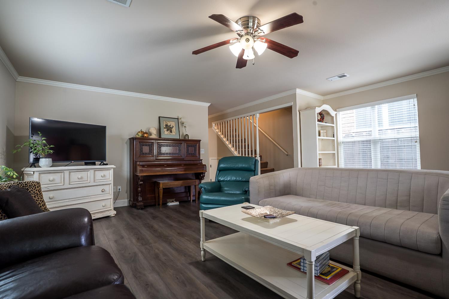 233 N College Ave, Fresno, CA 93701