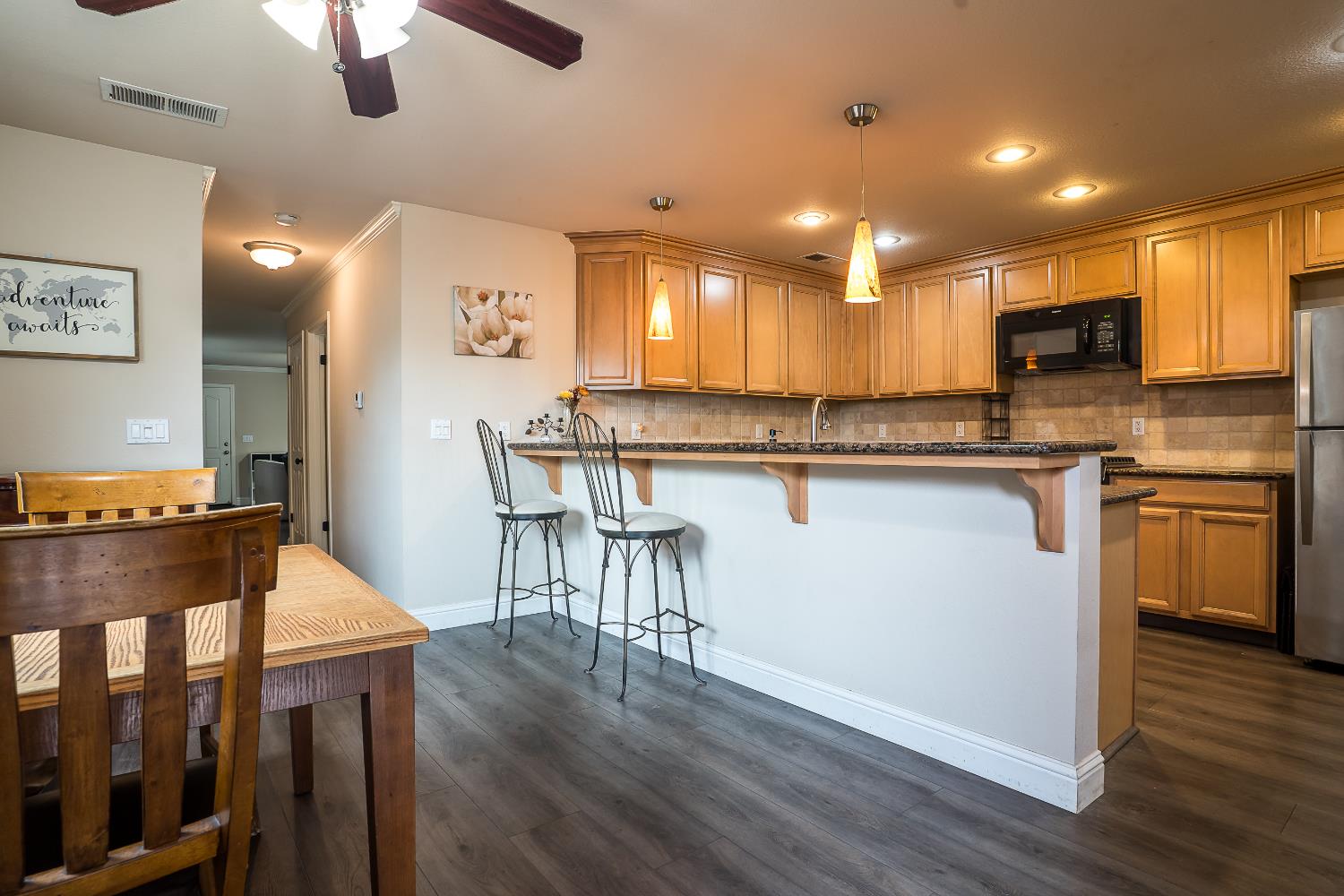 233 N College Ave, Fresno, CA 93701