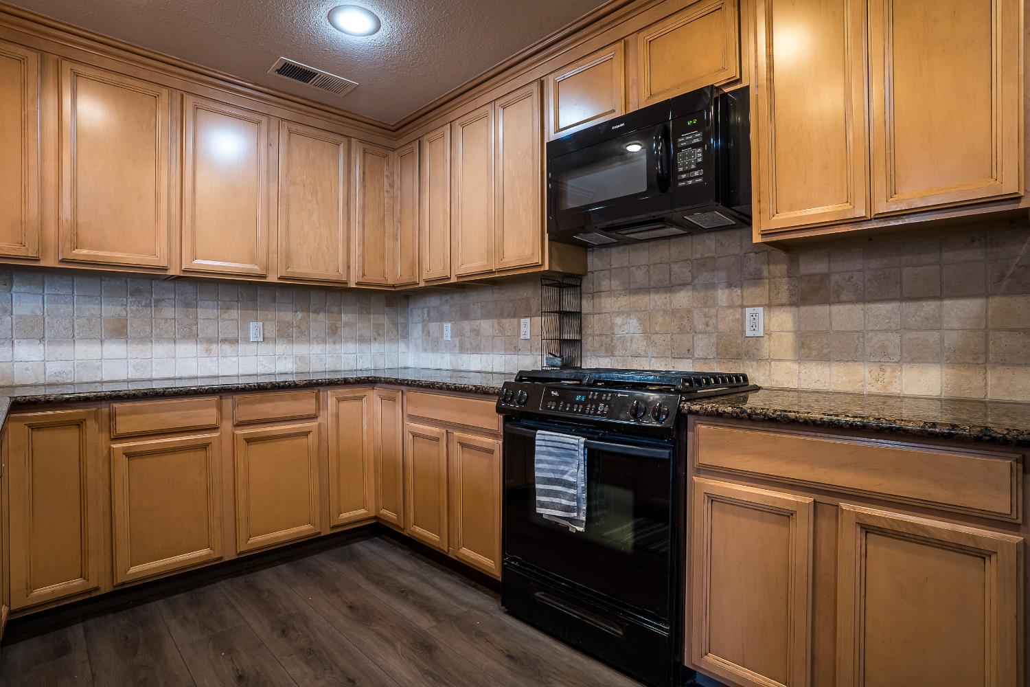 233 N College Ave, Fresno, CA 93701