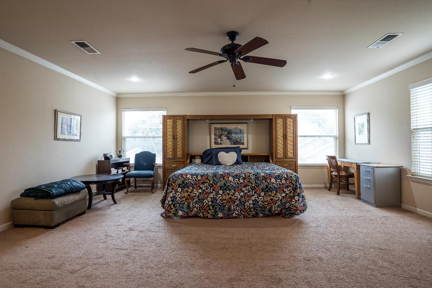 233 N College Ave, Fresno, CA 93701