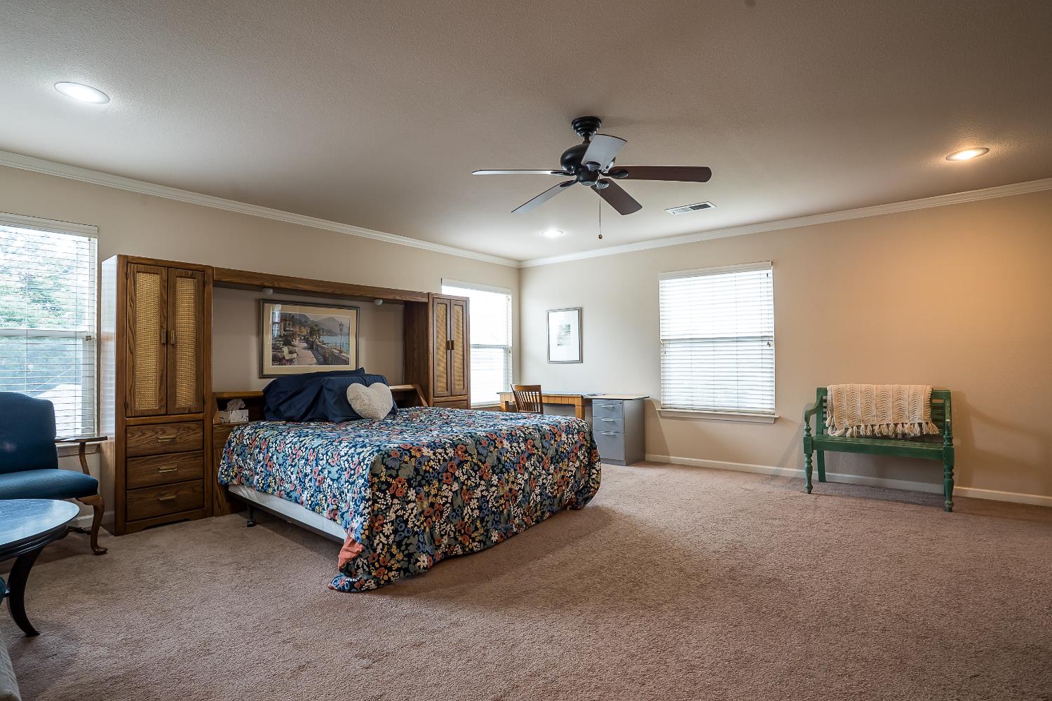 233 N College Ave, Fresno, CA 93701