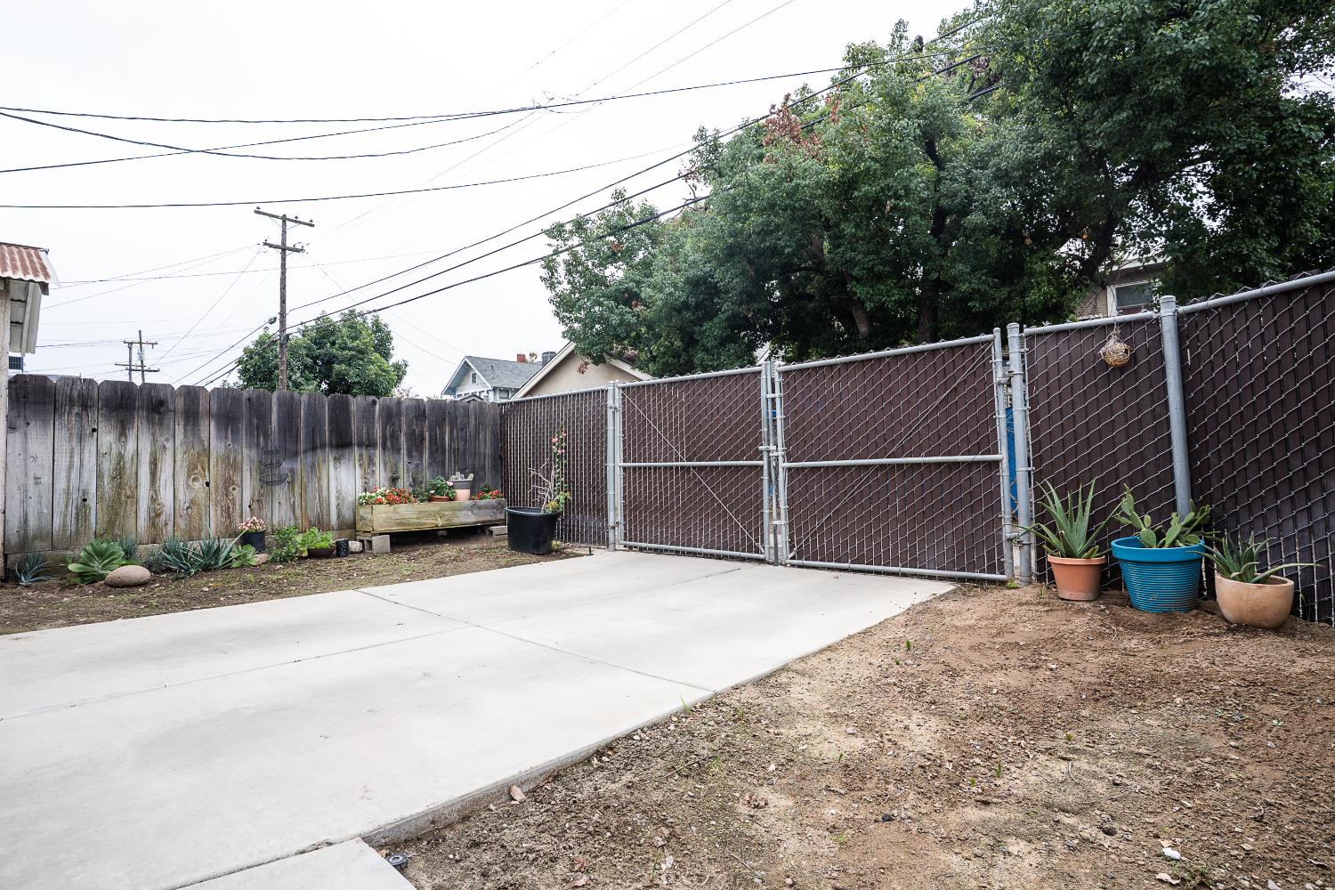 233 N College Ave, Fresno, CA 93701