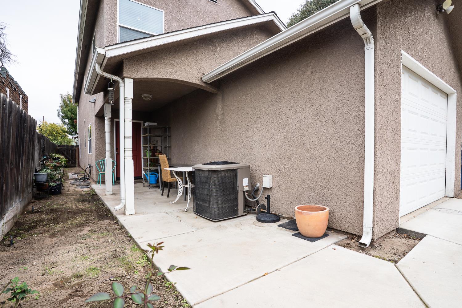 233 N College Ave, Fresno, CA 93701