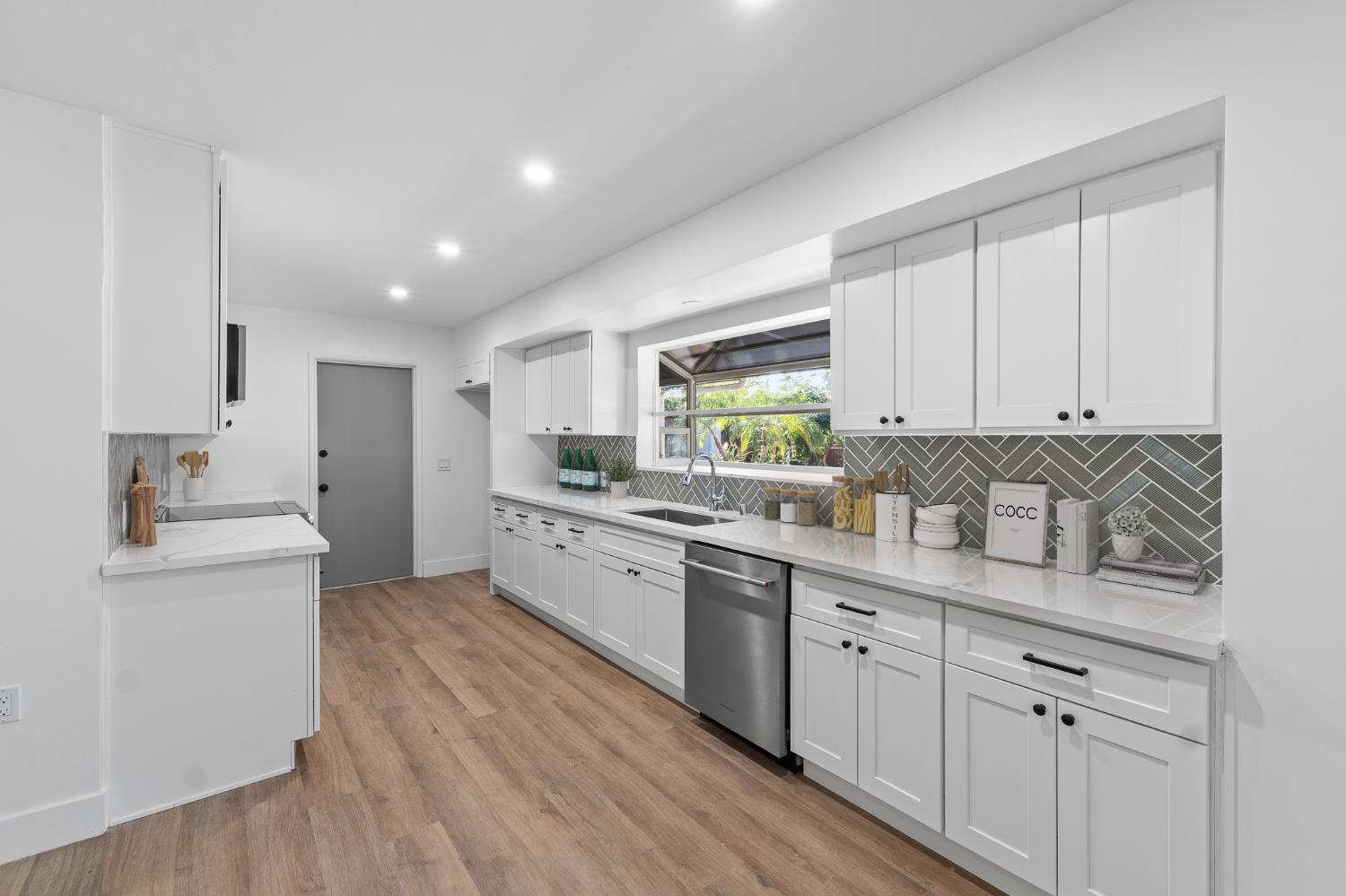 5657 N Colonial Ave, Fresno, CA 93704