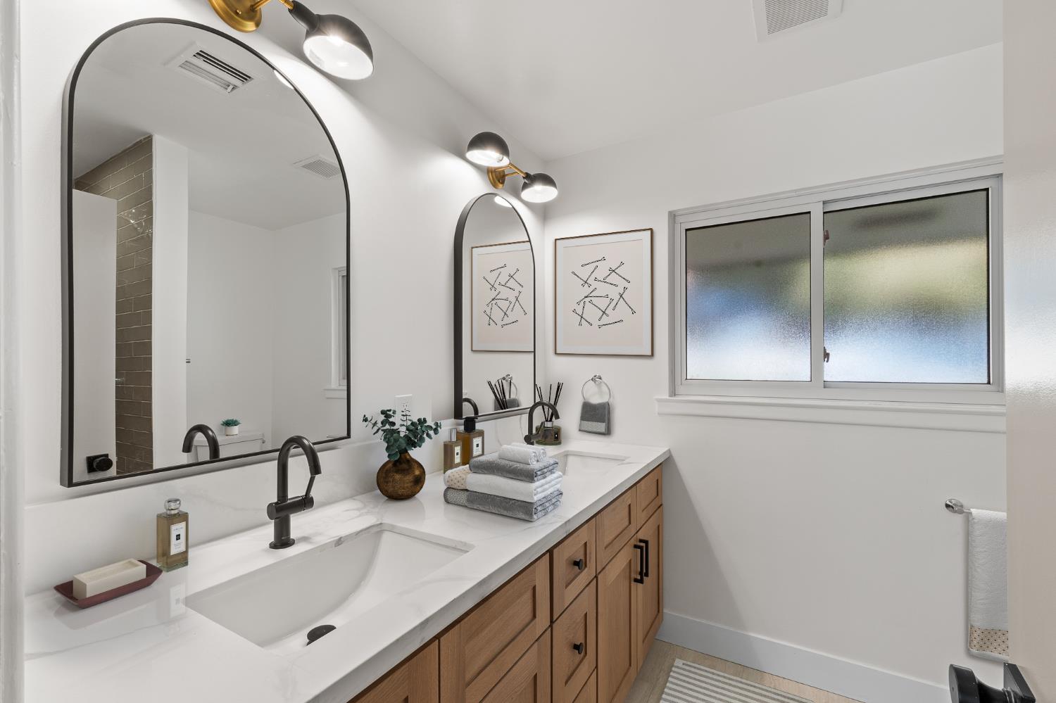 5657 N Colonial Ave, Fresno, CA 93704