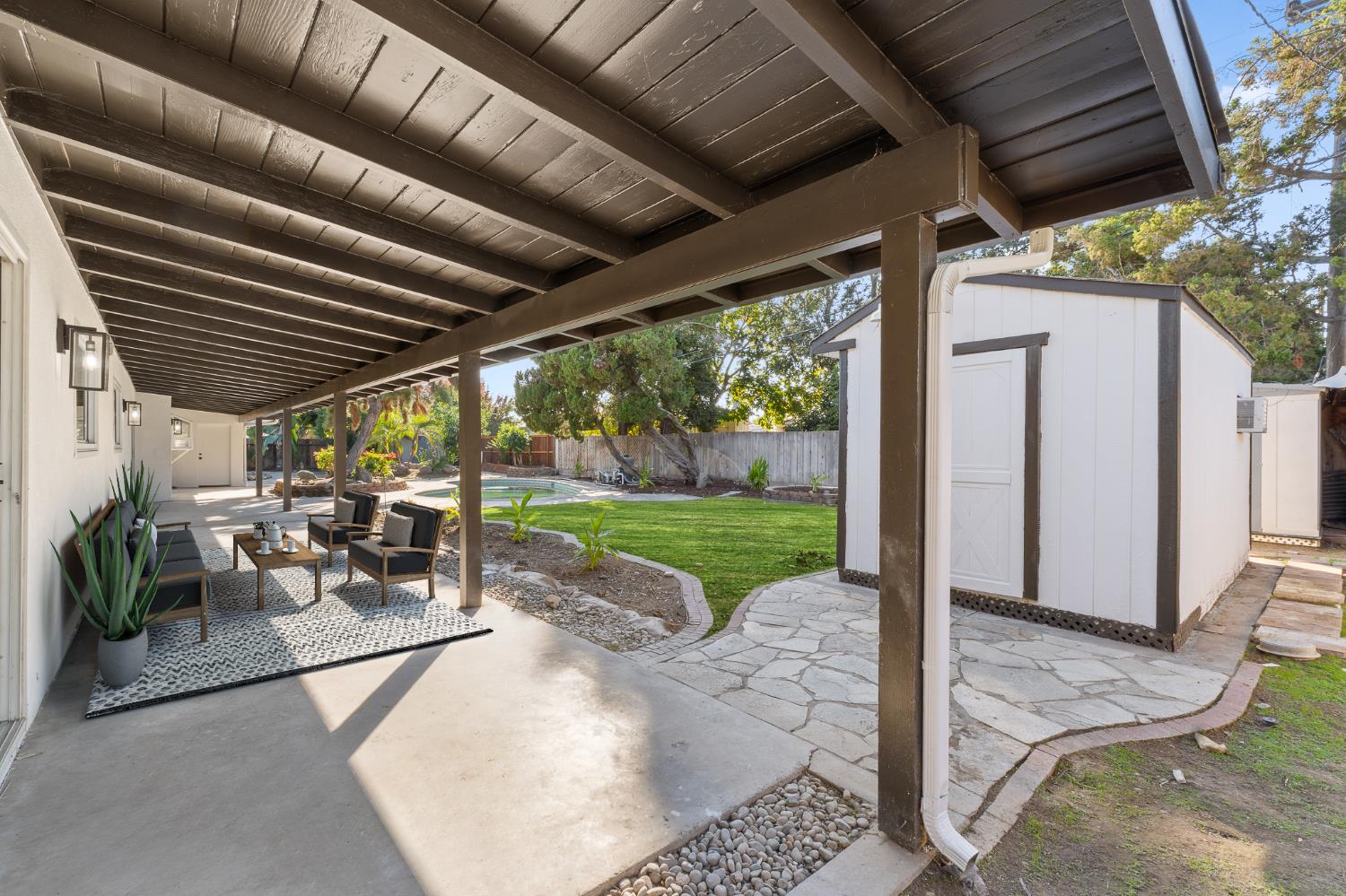 5657 N Colonial Ave, Fresno, CA 93704